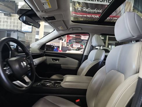 Used 2024 Honda Pilot Touring image 17