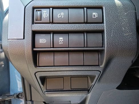 Used 2025 Toyota 4Runner SR5 AWD/4WD image 17