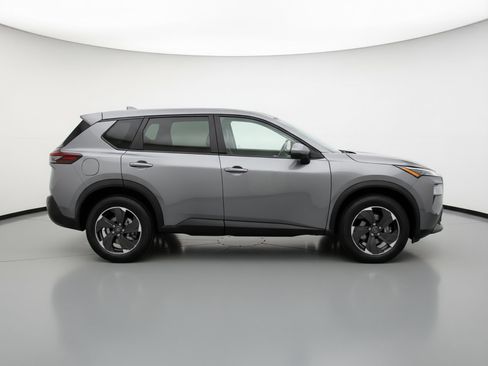 Used 2025 Nissan Rogue SV FWD image 11