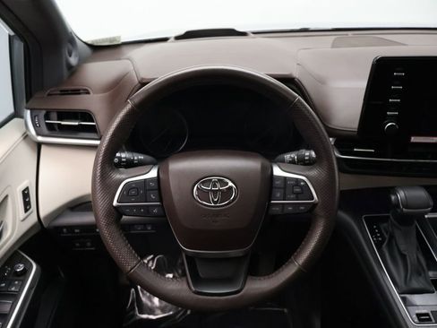 Certified 2024 Toyota Sienna Platinum FWD image 22