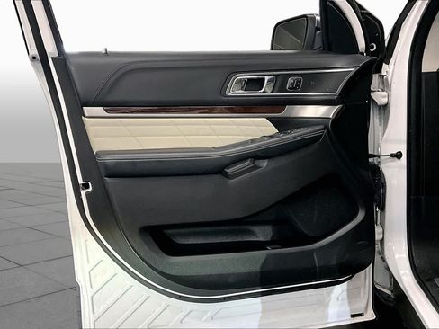 Used 2018 Ford Explorer Platinum AWD/4WD image 21