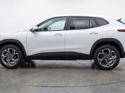 Used 2025 Chevrolet Trax LT FWD image 5
