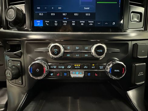 Used 2024 Ford F150 Lariat AWD/4WD image 29