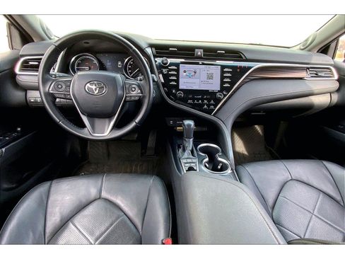 Used 2018 Toyota Camry XLE image 13