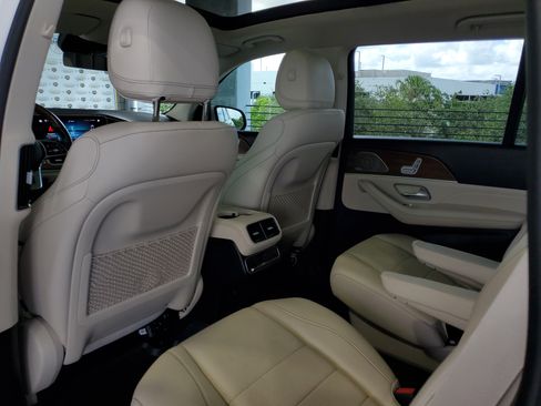 Used 2022 Mercedes-Benz GLS 450 4MATIC image 10