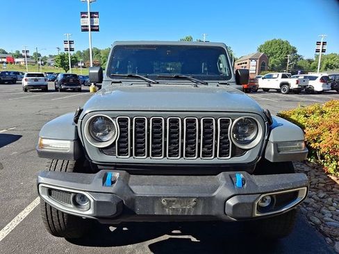 Used 2024 Jeep Wrangler Unlimited Sahara AWD/4WD image 2