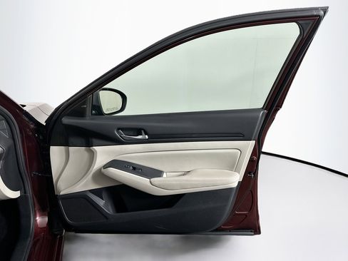 Used 2025 Nissan Altima 2.5 SV image 29