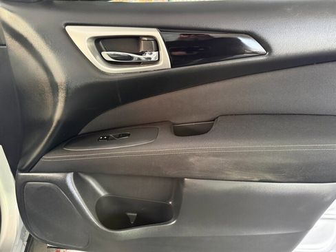 Used 2017 Nissan Pathfinder S image 28