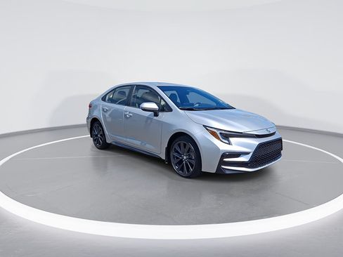 Used 2026 Toyota Corolla SE FWD image 2
