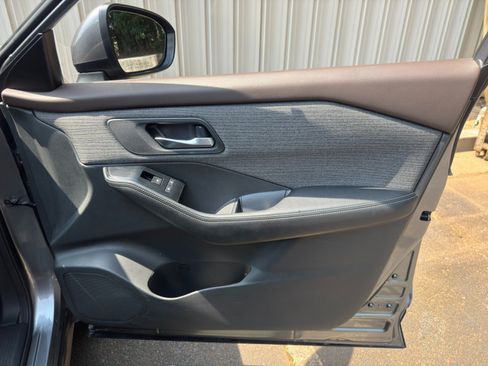 Used 2022 Nissan Rogue SV FWD image 36