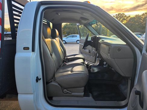 Used 2003 Chevrolet Silverado 3500 2WD Regular Cab image 19