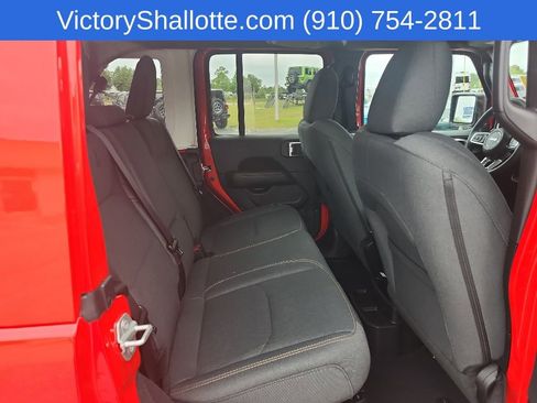 Used 2025 Jeep Wrangler Unlimited Sahara AWD/4WD image 33