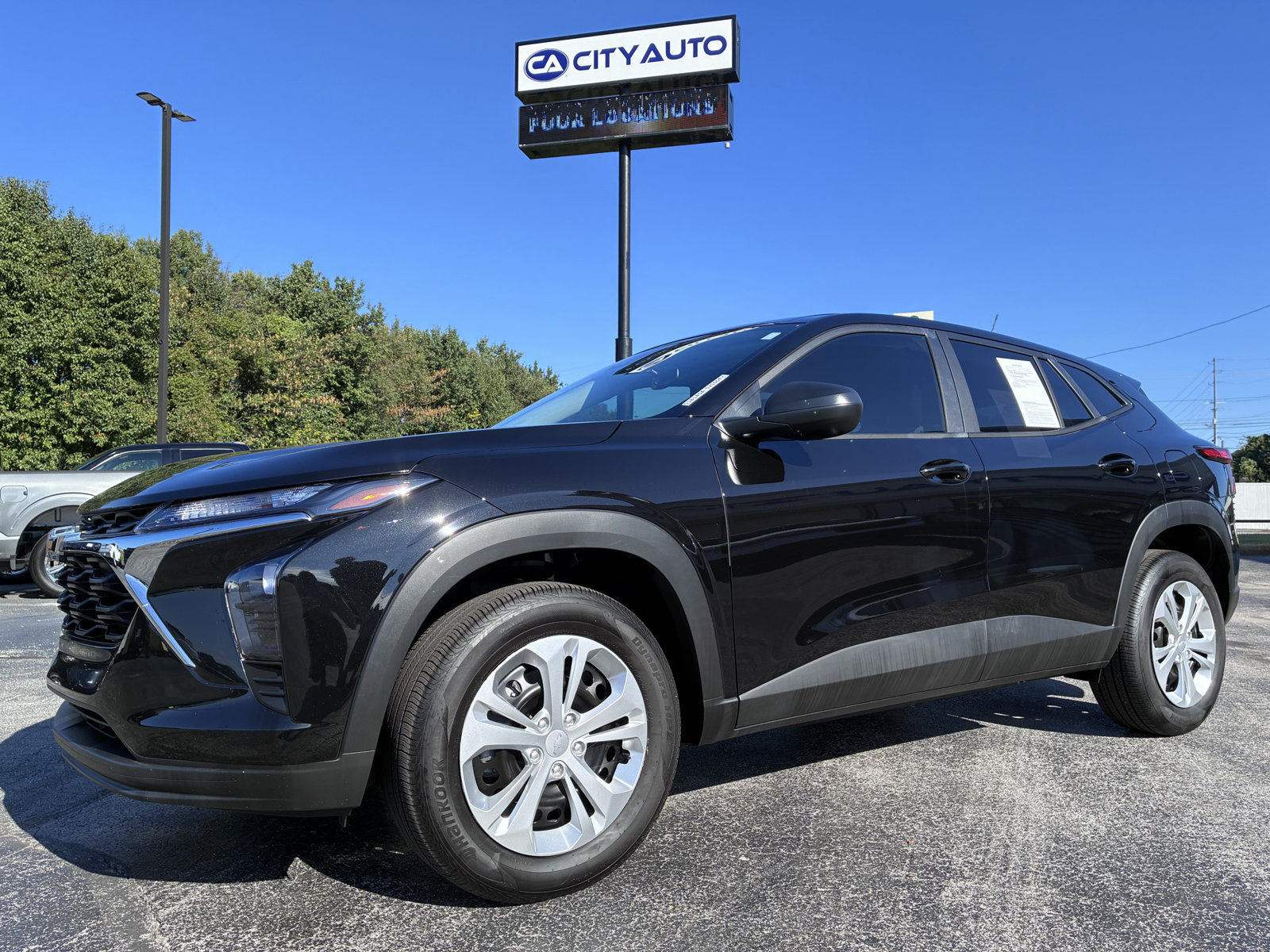 Used 2026 Chevrolet Trax LS FWD image 4
