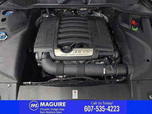Used 2017 Porsche Cayenne Platinum Edition AWD/4WD image 16