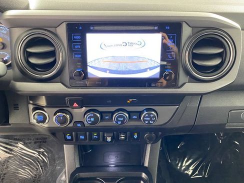 Certified 2019 Toyota Tacoma TRD Sport AWD/4WD image 15