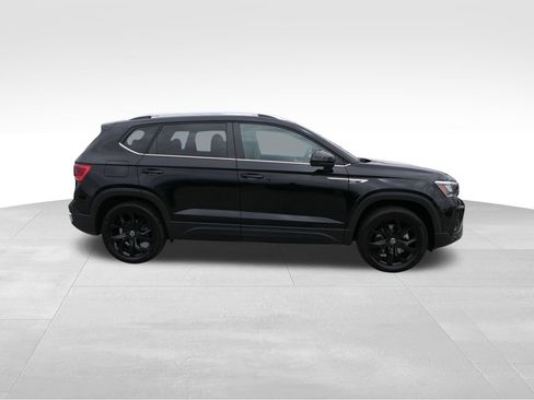 Used 2023 Volkswagen Taos SE w/ Panoramic Sunroof Package AWD/4WD image 2