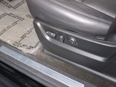 Used 2007 Cadillac Escalade AWD w/ Information Package image 34