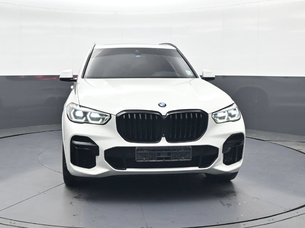 Used 2022 BMW X5 sDrive40i w/ M Sport Package RWD image 3