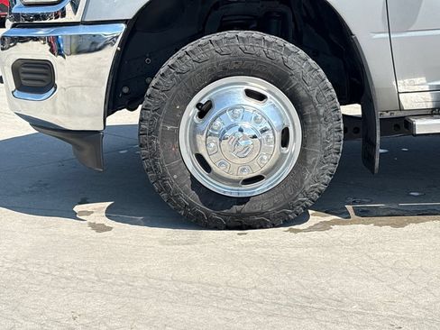 Used 2024 RAM 3500 Tradesman w/ Chrome Appearance Group AWD/4WD image 14