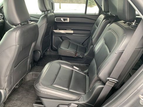 Used 2022 Ford Explorer XLT w/ Equipment Group 202A image 11