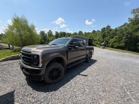 Used 2023 Ford F250 Lariat w/ Lariat Ultimate Package AWD/4WD image 6