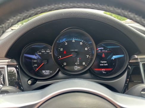 Used 2018 Porsche Macan AWD/4WD image 24