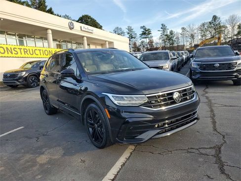 Certified 2022 Volkswagen Tiguan SE R-Line image 3