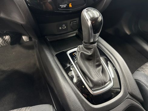 Used 2018 Nissan Rogue S AWD/4WD image 17