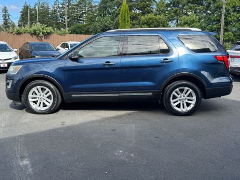 Used 2016 Ford Explorer XLT w/ Equipment Group 202A FWD image 4