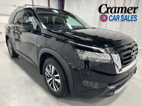 Used 2024 Nissan Pathfinder SL AWD/4WD image 1