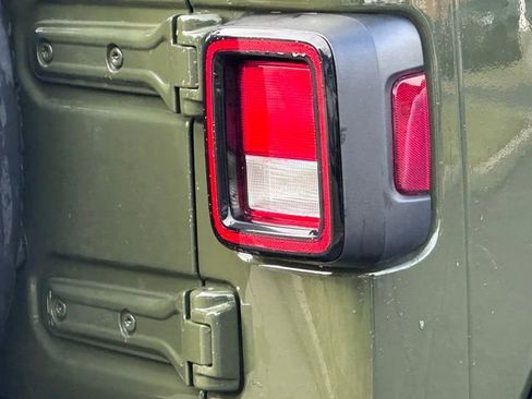 Used 2022 Jeep Wrangler Unlimited Sport image 7