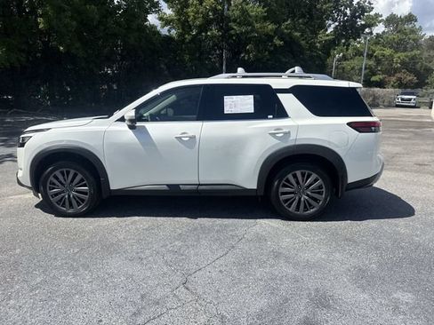 Used 2024 Nissan Pathfinder SL w/ SL Premium Package FWD image 8