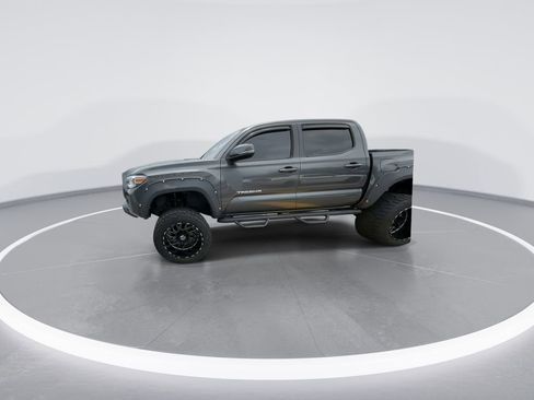 Used 2020 Toyota Tacoma TRD Sport AWD/4WD image 4