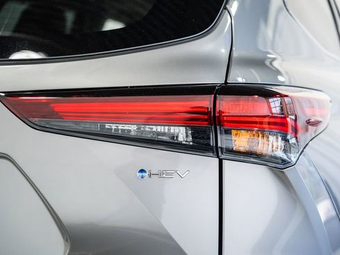 New 2026 Toyota Highlander Platinum image 7