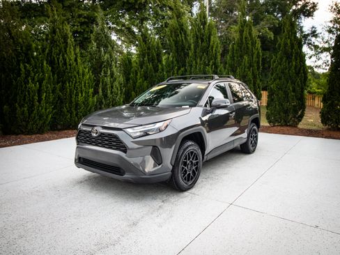 Used 2023 Toyota RAV4 XLE FWD image 6