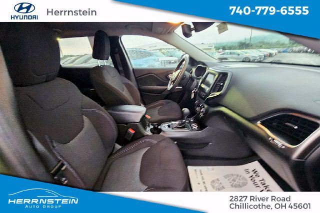 Used 2021 Jeep Cherokee Latitude w/ Mopar Interior Package AWD/4WD image 22
