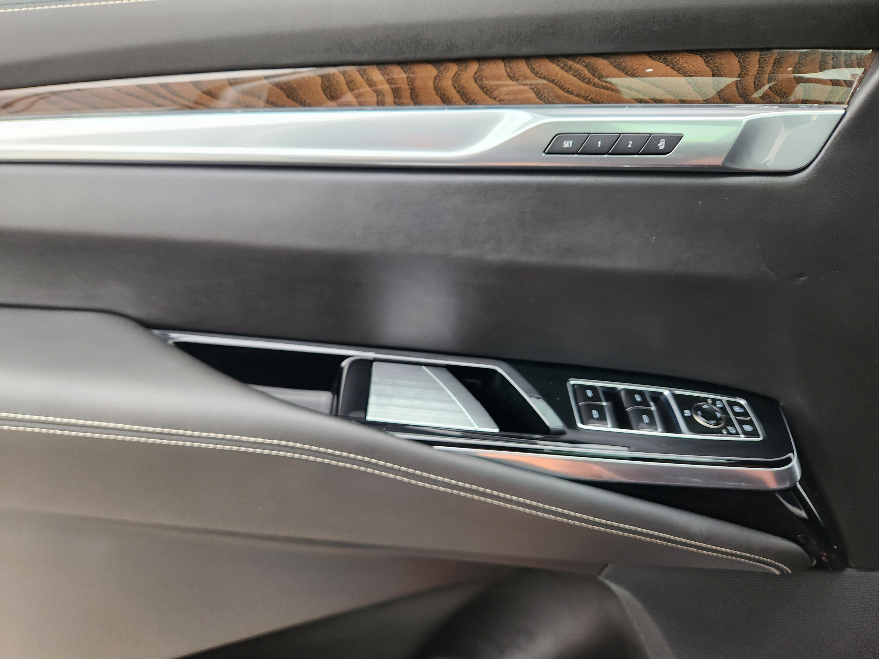 Used 2025 Cadillac Escalade Sport Platinum AWD/4WD image 19