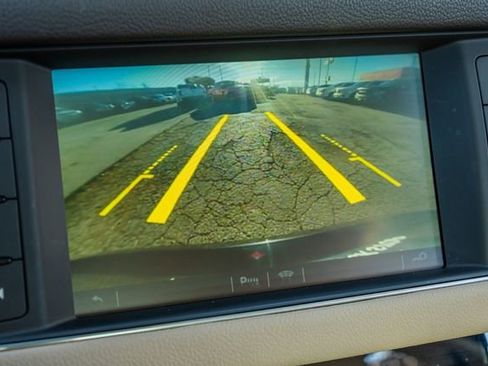 Used 2016 Jaguar XF Premium image 29