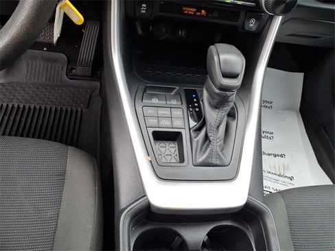 Used 2019 Toyota RAV4 LE image 15