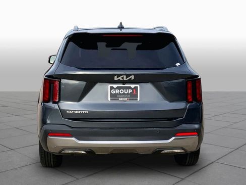 Used 2024 Kia Sorento S w/ Panoramic Sunroof Package FWD image 4