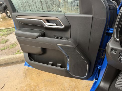 Used 2025 Chevrolet Silverado 1500 LT AWD/4WD image 25