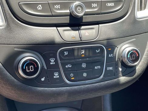 Used 2025 Chevrolet Malibu LT FWD image 17