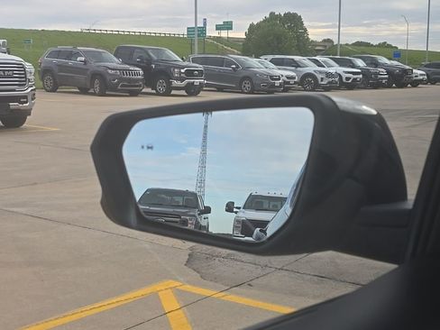 Used 2020 Chevrolet Equinox LT AWD/4WD image 18