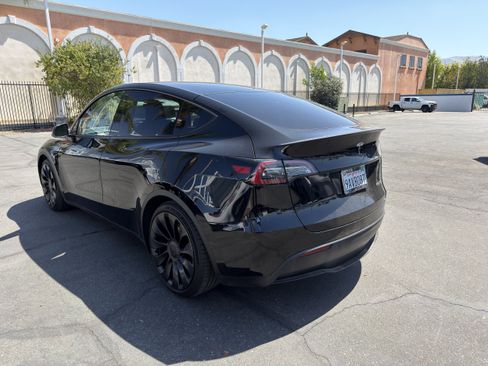 Used 2022 Tesla Model Y Performance AWD/4WD image 6