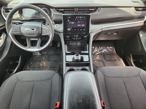 Used 2025 Jeep Grand Cherokee L Laredo w/ Luxury Tech Group I AWD/4WD image 26