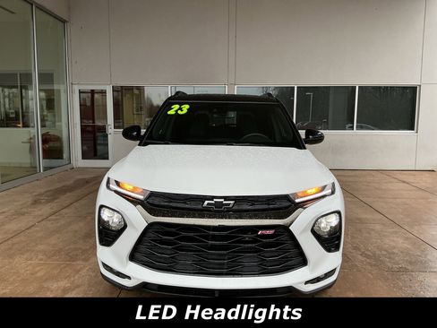 Used 2023 Chevrolet TrailBlazer RS w/ Sun and Liftgate Package image 2