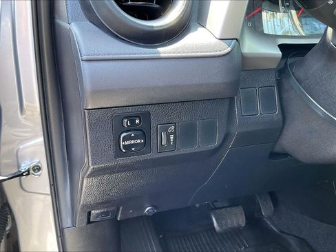 Used 2016 Toyota RAV4 LE FWD image 34