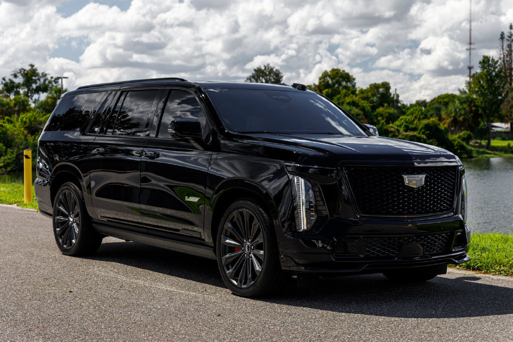 Used 2025 Cadillac Escalade ESV V AWD/4WD image 12