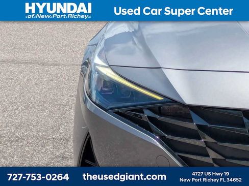 Used 2022 Hyundai Elantra Limited w/ Cargo Package FWD image 9