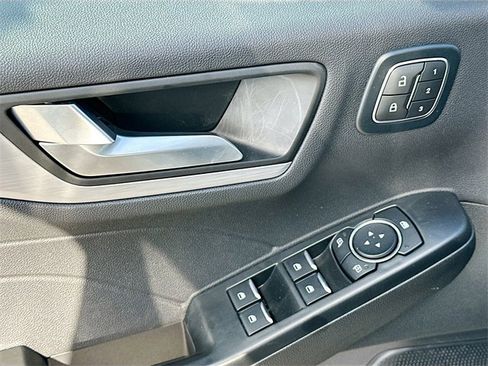 Used 2025 Ford Escape SE w/ PHEV Premium Package image 18